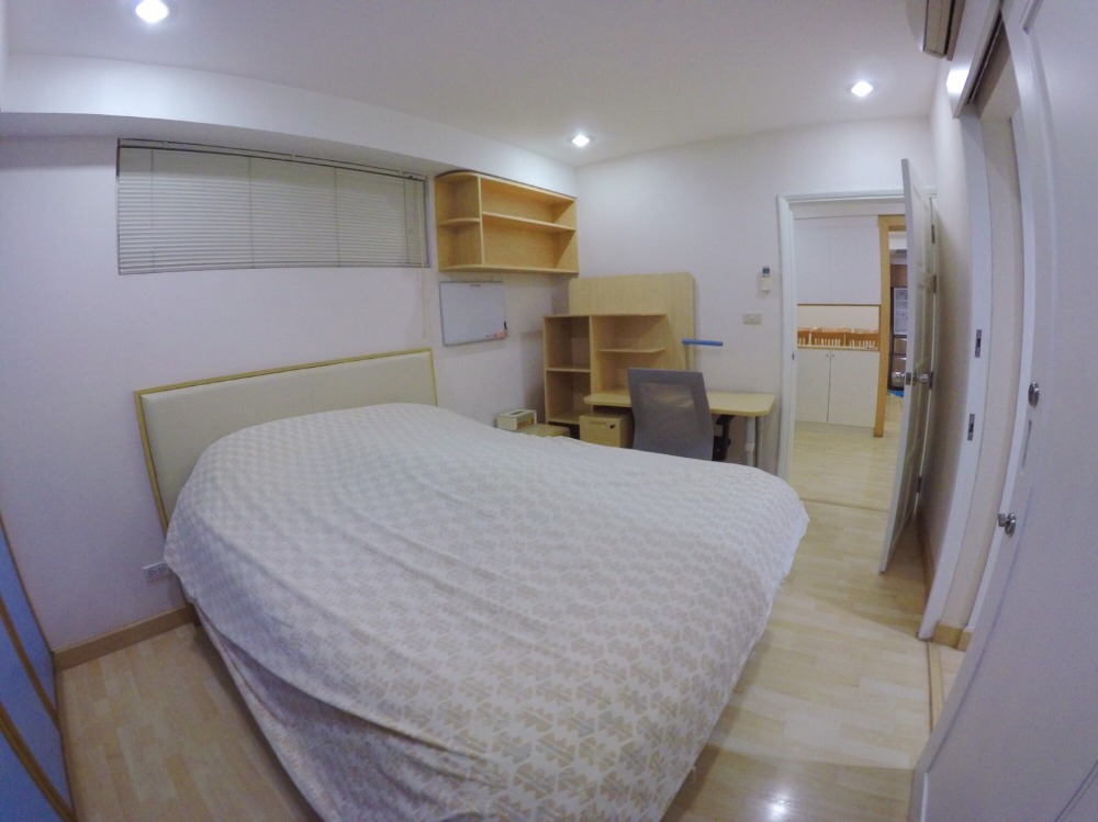 Condo around BTS PhromPhong 3 Beds 140 sqm 45,000 THB Loading...