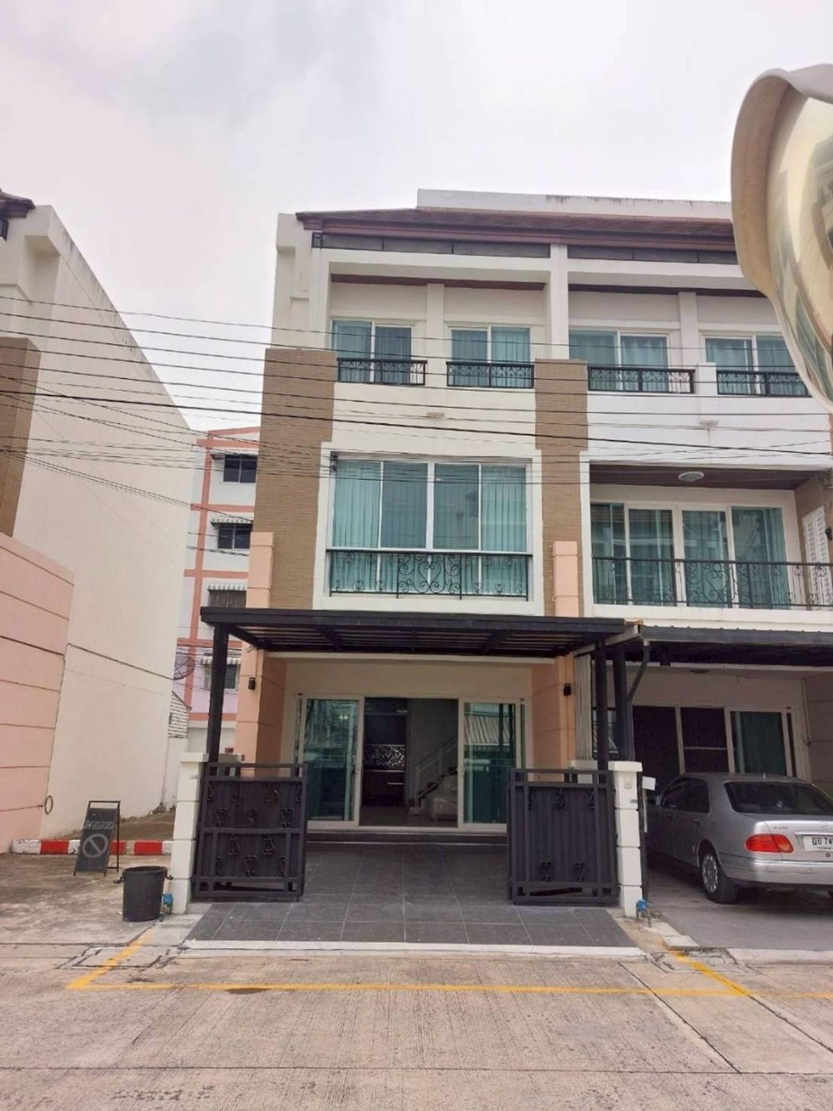 For RentRathburana, Suksawat : Twin house for rent Baan Klang Mueang Di Iditation Suksawat - Rama 3, near King Mongkuts University of Technology Thonburi, only 5 minutes