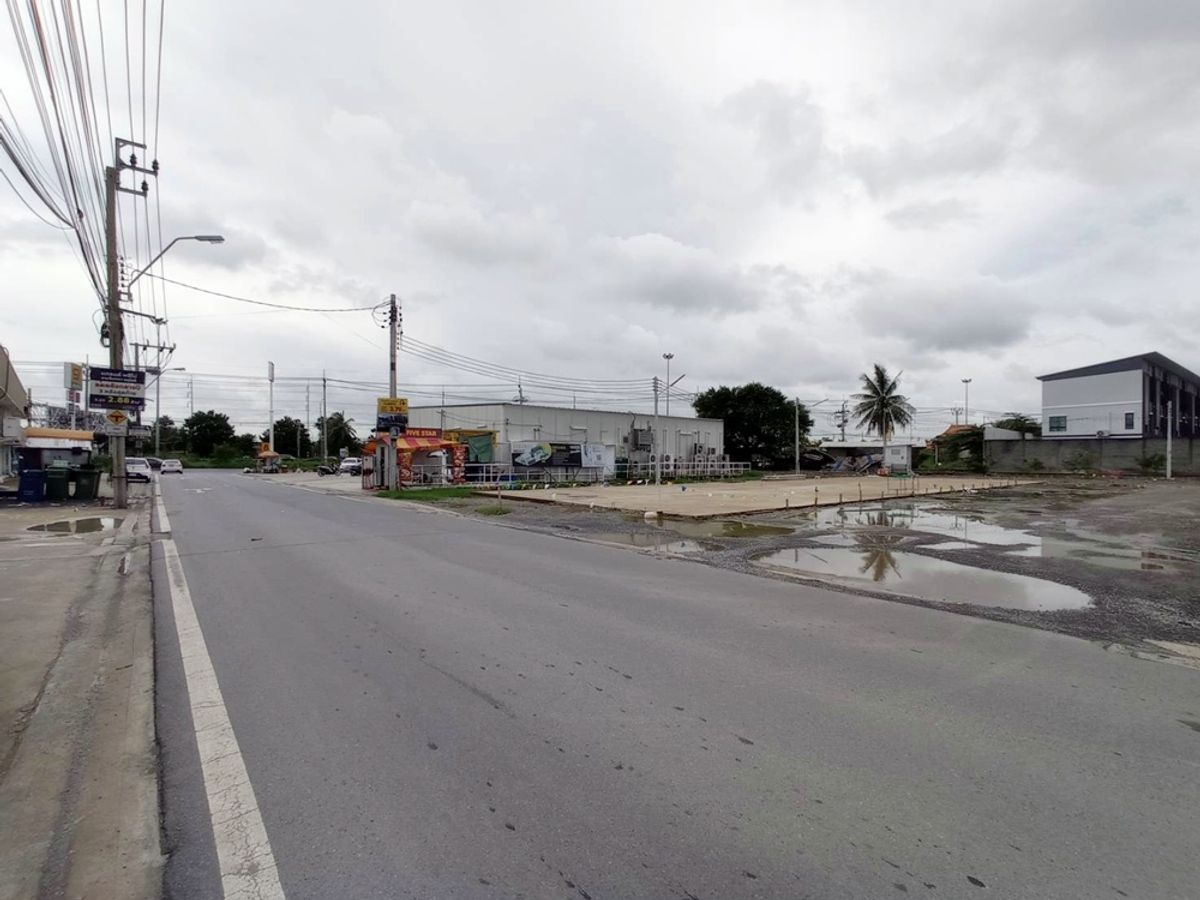 For RentLandNawamin, Ramindra : Commercial land for rent. Very good location. Suitable for making a shop near 7Eleven road, Kanchanaphisek, Khubon.