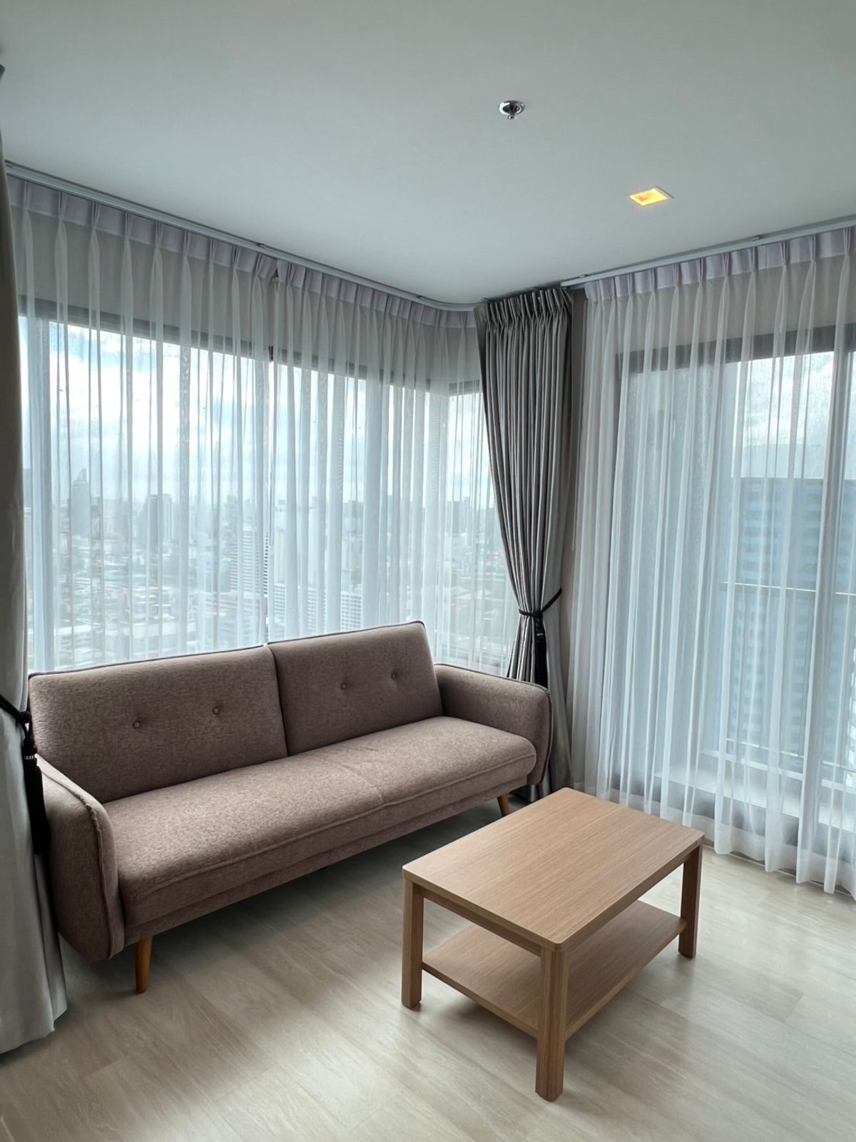For RentCondoWitthayu, Chidlom, Langsuan, Ploenchit : *For rent Life one wireless condo 29,000baht 1bedroom 38sqm, BTS Phloen Chit, BTS Chidlom, Witthayu, Chidlom, Ploenchit, Sukhumvit, Ratchada, Lumpini, Sathorn, Chulalongkorn University, Mater Dei, SWU, Bumrungrad, Park Venture, Sindhorn, Central Embassy