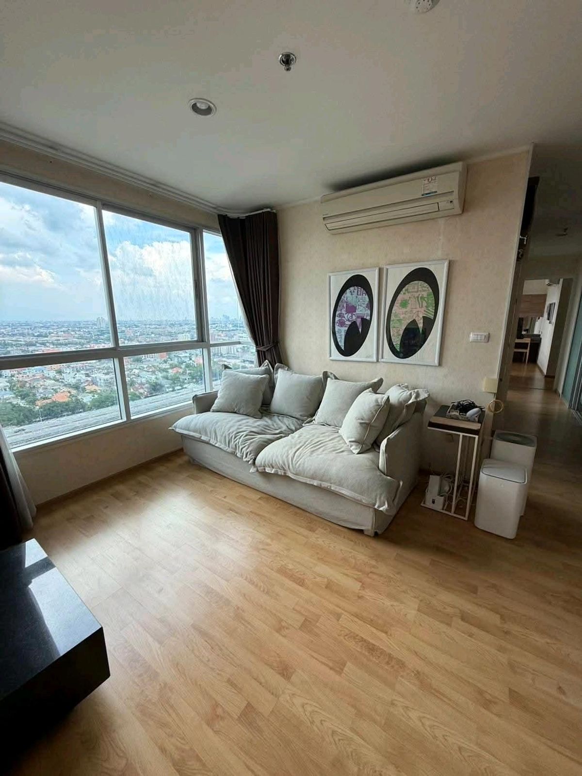 ให้เช่าคอนโดพัฒนาการ ศรีนครินทร์ : #โซนแยกคลองตันติดแอพอร์ตลิ่งราม400เมตร        📍 รูปถ่าย หลังจากเกิดเหตุ📍ห้องไม่มีผลกระทบ จากแผ่นดินไหว👉ราคาเช่า  28000(สัญญา 1ปีขึ้นไป ห้องใหม่มาก ก่อนหน้านี้เจ้าของอยุ่เอง❇️ เนื้อที่  65 ตรม❇️ 2 ห้องนอน  2 ห้องน้ำ 1 ห้องทำงาน 1 ห้องนั่งเล่น❇️