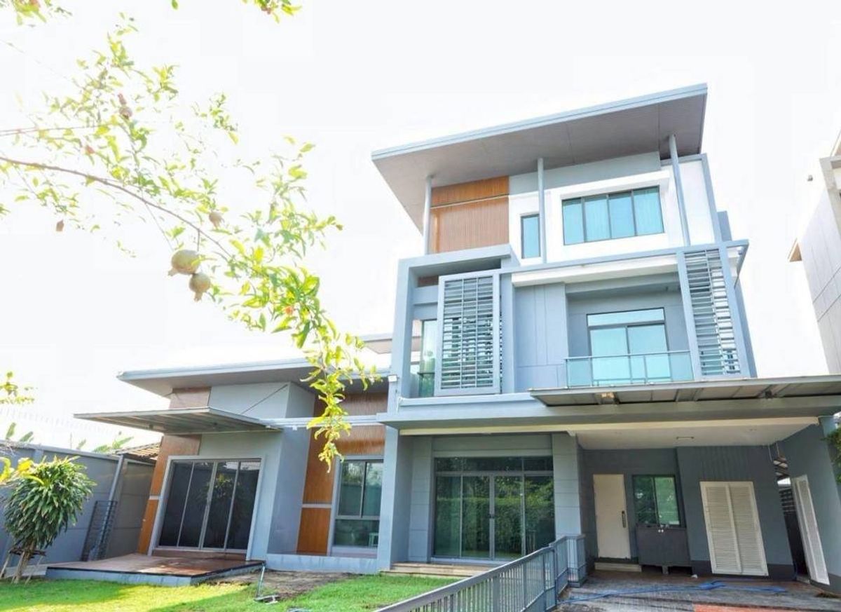 HouseNawamin, Ramindra : Selling and renting a 3 -story detached house behind the corner of Narasiri Hide Away  Soi Yothin Phatthana 3, 3 -storey detached house Ekkamai express area-Ram Inthra