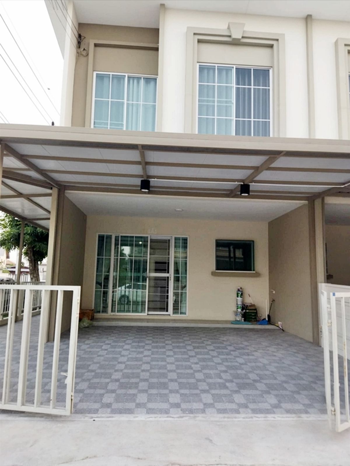 For RentTownhomePathum Thani,Rangsit, Thammasat : 2-storey townhome rental, 29 sq.w., 4 bedrooms, J Grand Sena Vela, Rangsit-Khlong 1, near Future Park Rangsit
