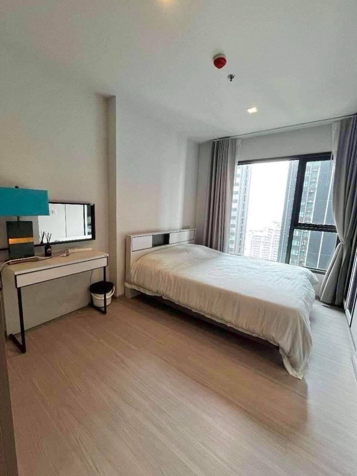 For RentCondoRama9, Petchburi, RCA : Rent a Life Asoke Rama9 condo. The view room is beautiful, decorated in the heart of Asoke. Very good location. Interested to say hello.