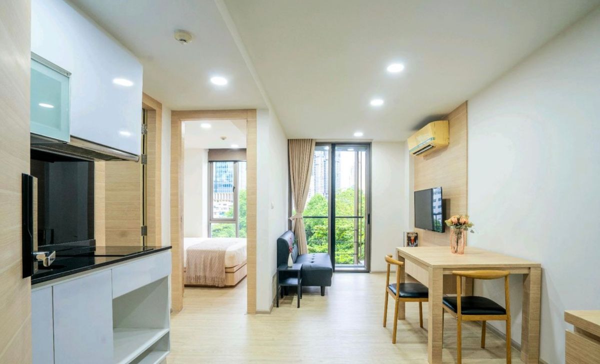 For RentCondoSilom, Saladaeng, Bangrak : Rental Condo Class, Silom, beautiful room, new renovated room, ready to be near BTS Chong Nonsi. Interested in Atline.@841QLNR