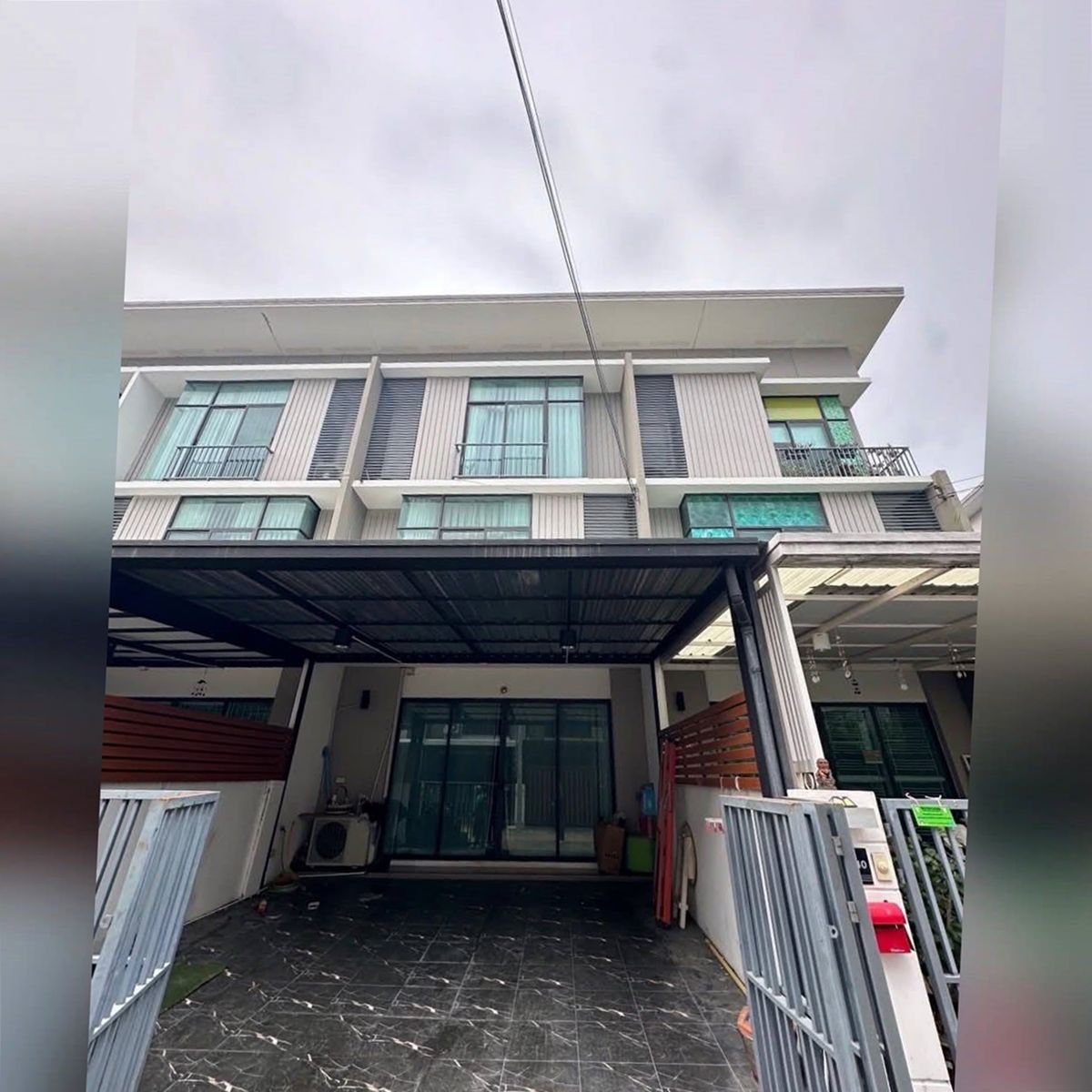 For RentTownhomeSamut Prakan,Samrong : Rent a 3 -story townhome, Pruksa Ville 76, Bang Na, the ring, beautiful house, complete furniture, making office price 27,000 baht.