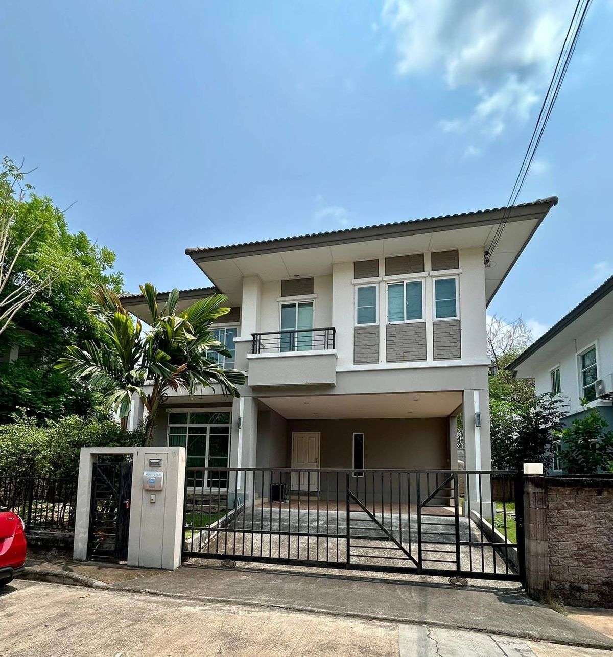 For RentHouseSamut Prakan,Samrong : 2 -storey detached house for rent, The Platon Bangna, attached to Market Village, good condition, with furniture, price 30,000 baht