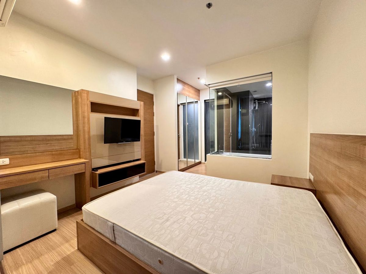 ให้เช่าคอนโดอ่อนนุช อุดมสุข : ให้เช่า 1 ห้องนอน 1 ห้องน้ำ ขนาด 45.5 ตร.ม. พร้อมอ่างอาบน้ำและระเบียง โครงการ : Rhythm สุขุมวิท 50 โทร.0994629391 เบิร์ด