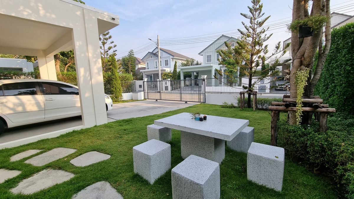 For RentHousePattanakan, Srinakarin : Rent/Sell 62.2 Sq. 3 bedrooms, 3 water houses, 2 -story house, Villa Jiio Srinakarin, Soi Sap Bunchai