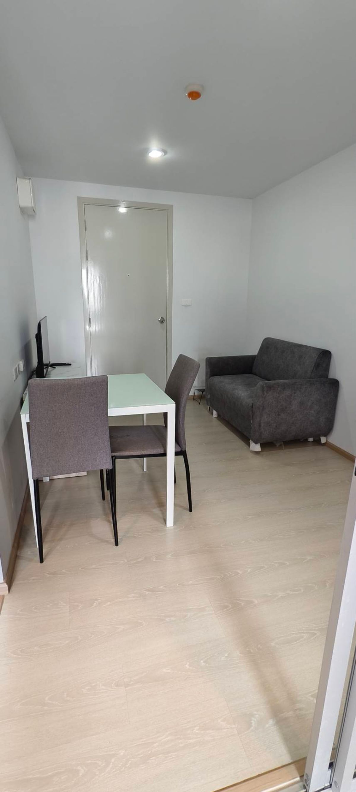 ให้เช่าคอนโดปทุมธานี รังสิต ธรรมศาสตร์ : ให้เช่า คอนโด เดอะคิทท์ รังสิต - ติวานนท์ มีเครื่องซักผ้าในห้อง ใกล้นิคมบางกระดี