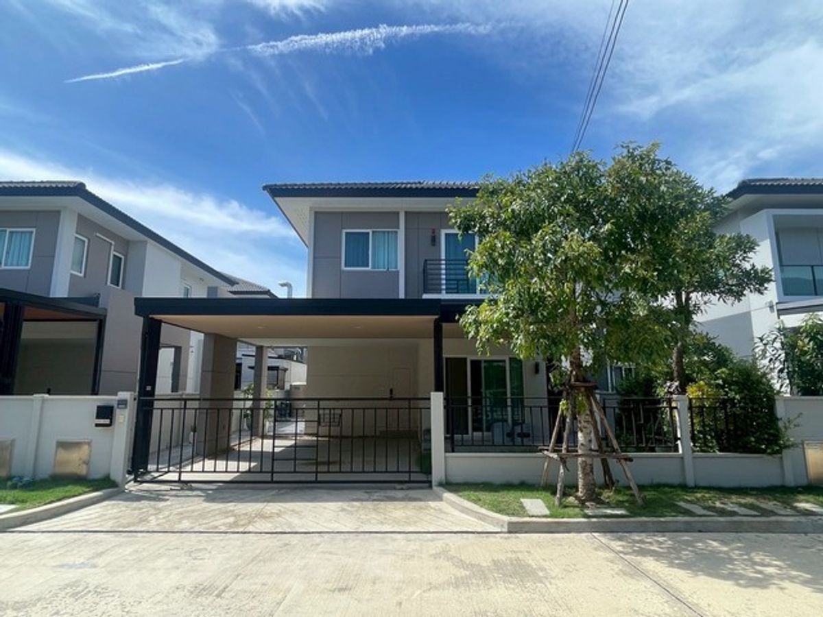 For RentHouseSamut Prakan,Samrong : HR2584 House for rent Senro Project Bang Na-Srinakarin Near the Golf Course, Muang Kaew, convenient to travel.