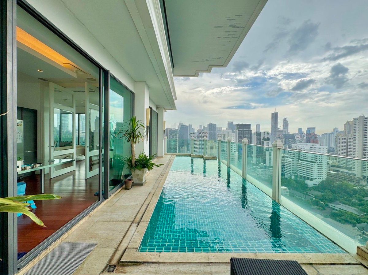 ขายคอนโดสุขุมวิท อโศก ทองหล่อ : For sale! Le Raffine 39 just 178,xxx per/sq.m ✨3 bedroom fully furnished 393 SQ.M huge size with private pool near BTS Phromphong