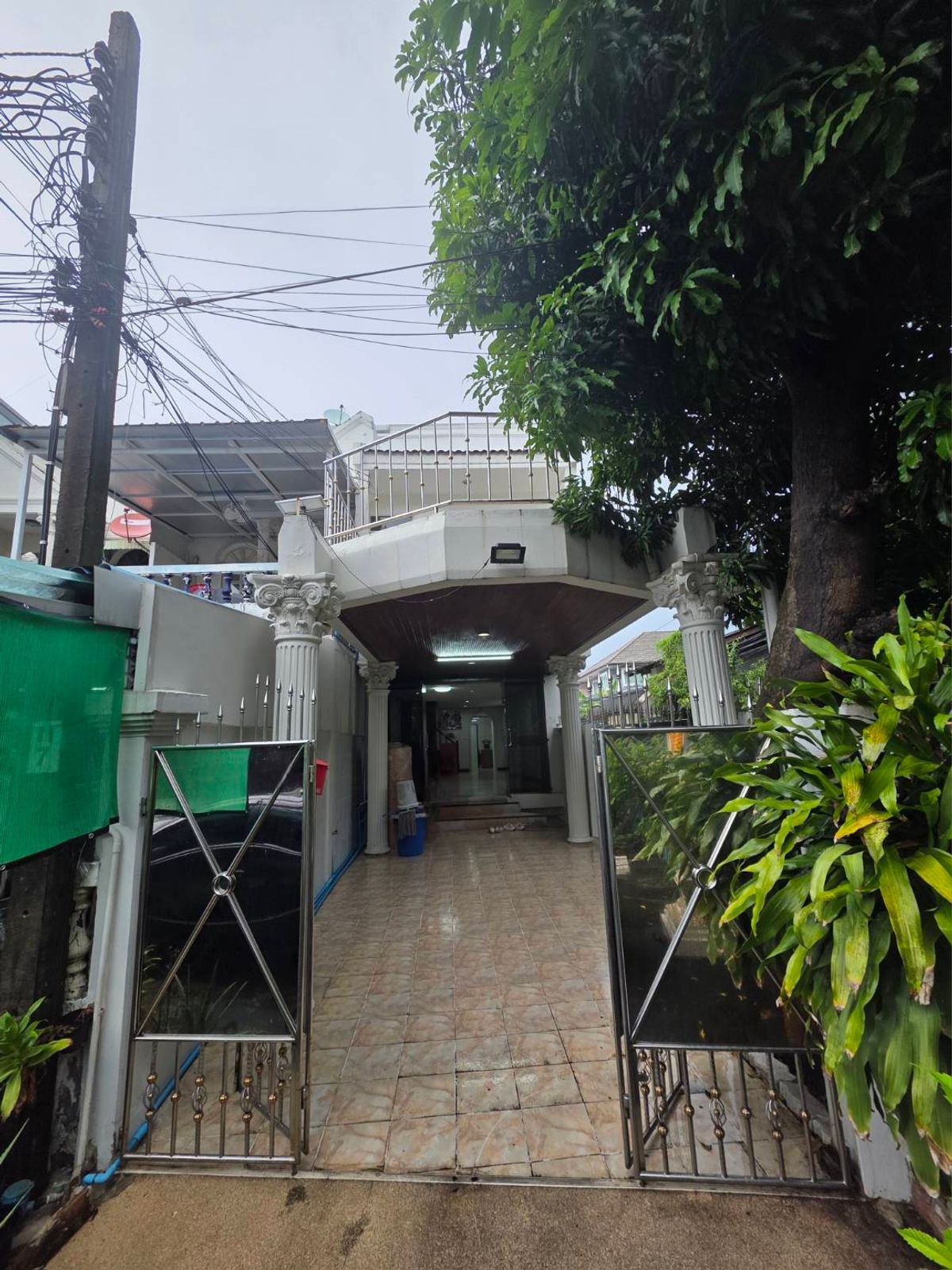 For RentTownhomeSukhumvit, Asoke, Thonglor : Rent a Townhouse, Punnawithi - Sukhumvit, near Bangchak BTS, only 6 minutes.