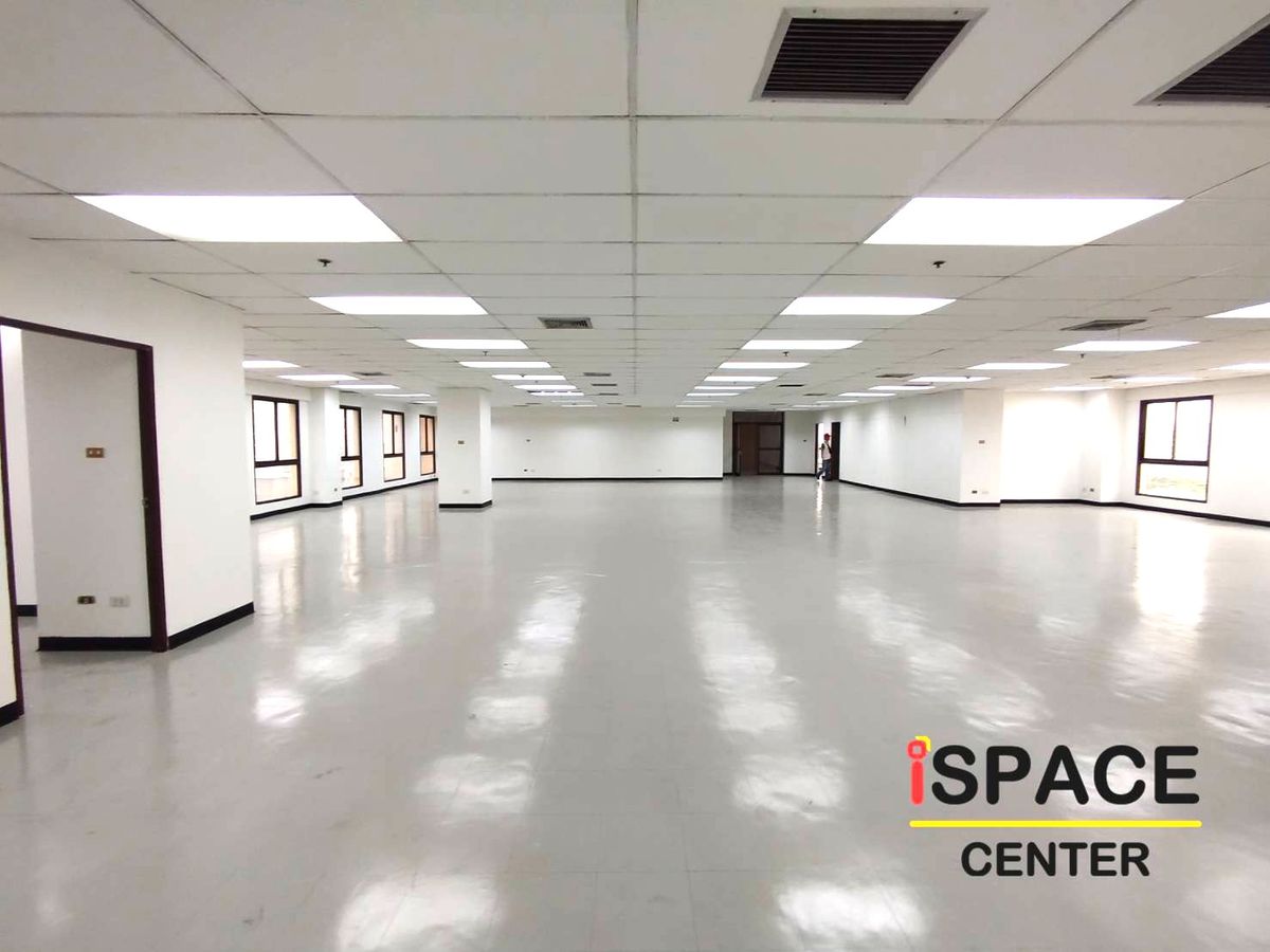 ให้เช่าสำนักงานรัชดา ห้วยขวาง : Rare Item ให้เช่าออฟฟิศ ติด MRT สุทธิสาร ประมาณ 100 เมตร  เริ่ม 250 ตรม. พร้อมกั้นห้องประชุมไว้แล้ว  ได้วิวเมือง ห้องสวย Studio , Live Stream