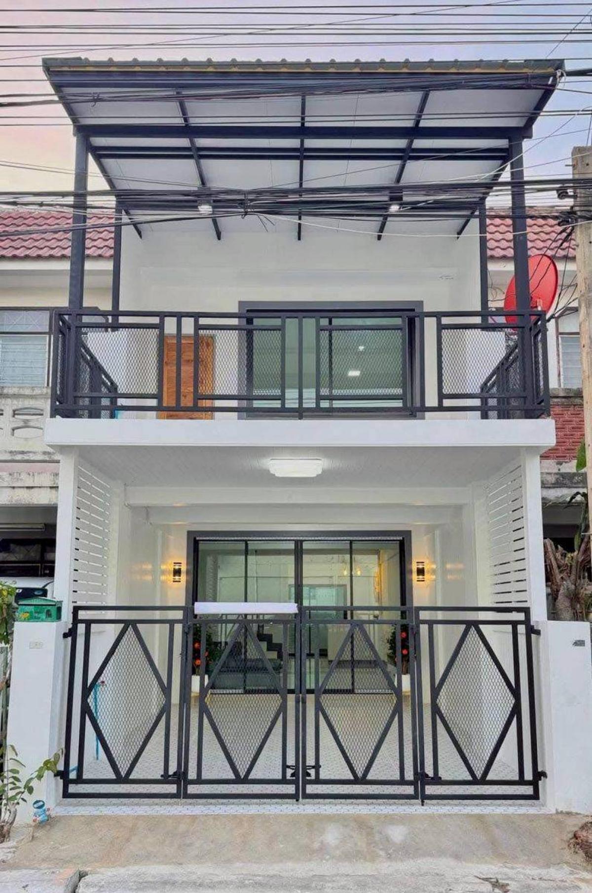 ขายทาวน์โฮมรัตนาธิเบศร์ สนามบินน้ำ พระนั่งเกล้า : ขายทาวน์เฮาส์ 2 ชั้น พื้นที่ 17 ตารางวา ซอยเรวดี 57 เมืองนนทบุรี นนทบุรี ตลาดขวัญ เมืองนนทบุรี นนทบุรี CX-127676