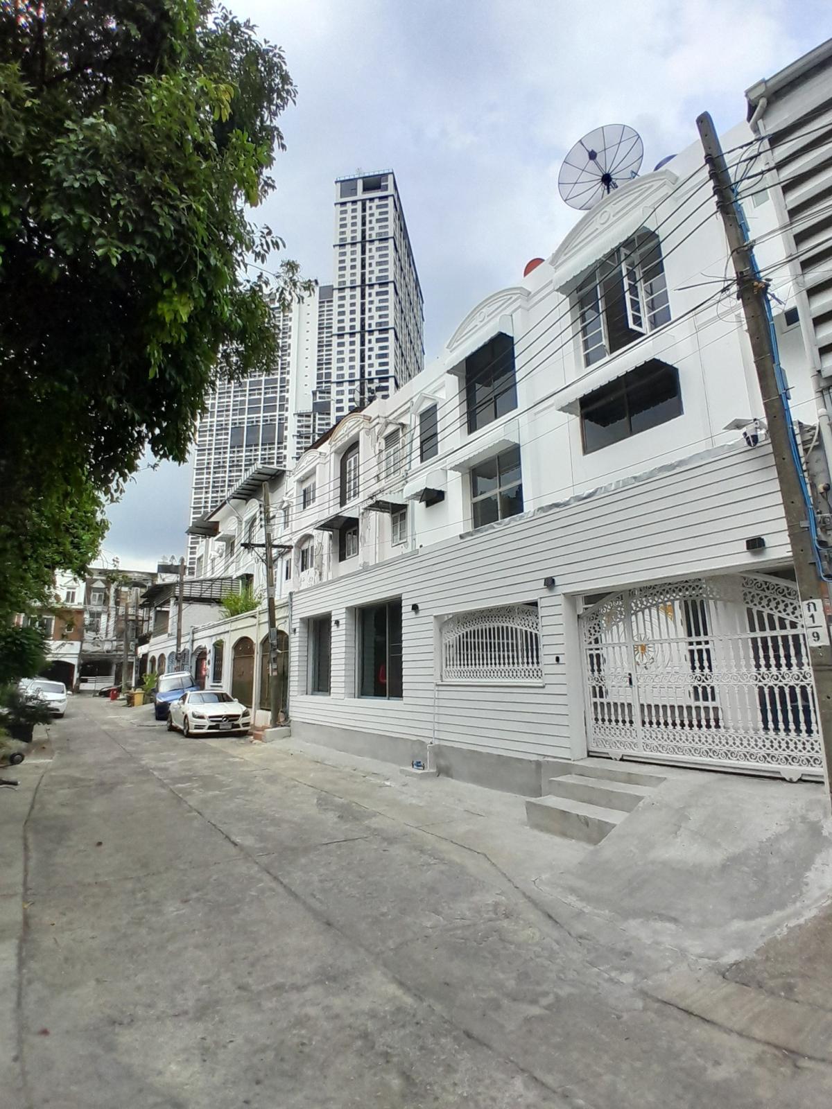 ขายทาวน์โฮมพระราม 9 เพชรบุรีตัดใหม่ RCA : ขายทาวน์เฮ้าส์/ทาวน์โฮม  บ้านพระราม 9 บางกะปิ เขต ห้วยขวาง กรุงเทพ CX-127728