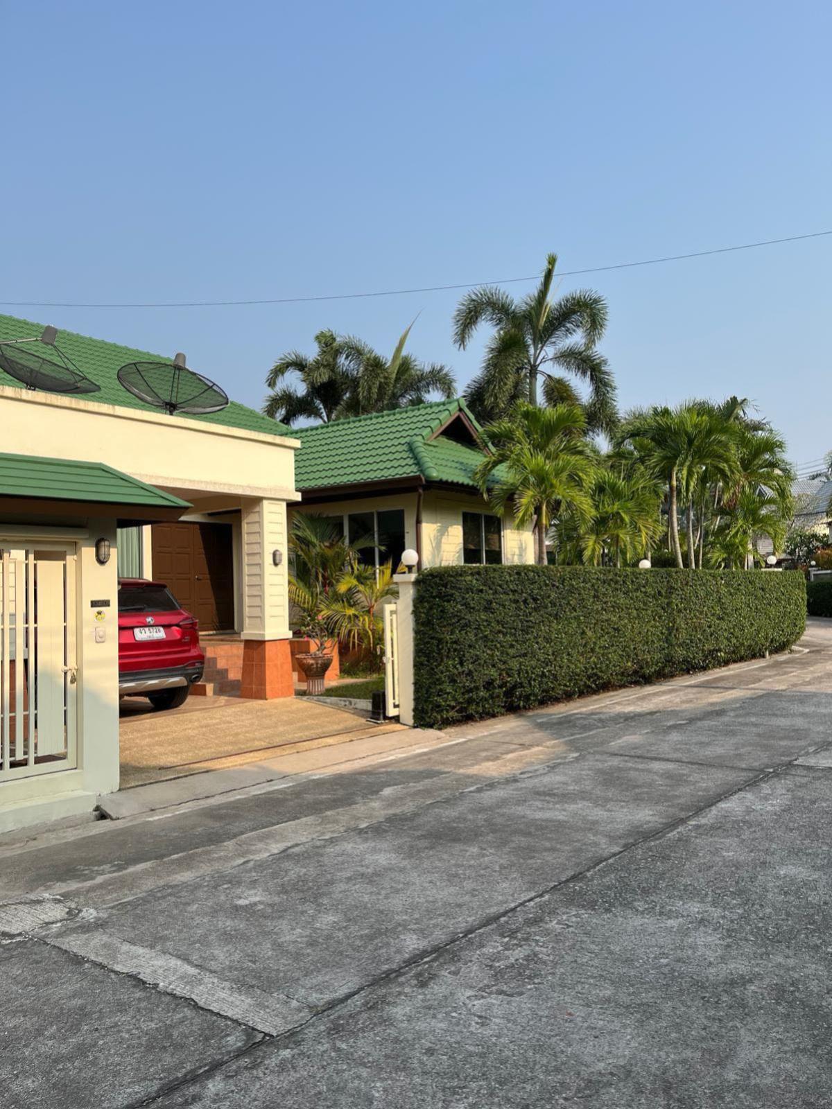 For SaleHousePattaya, Bangsaen, Chonburi : For Sale Pool Villa Pattaya , nice view , wide frontage , Nong Pla Lai , Bang Lamung , Chon Buri , CX-122560