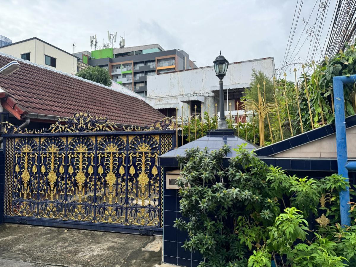 For SaleHouseRatchadapisek, Huaikwang, Suttisan : For Sale Two-story single house, Ratchada Soi 3 , corner unit , Din Daeng , Din Daeng , Bangkok , CX-131724
