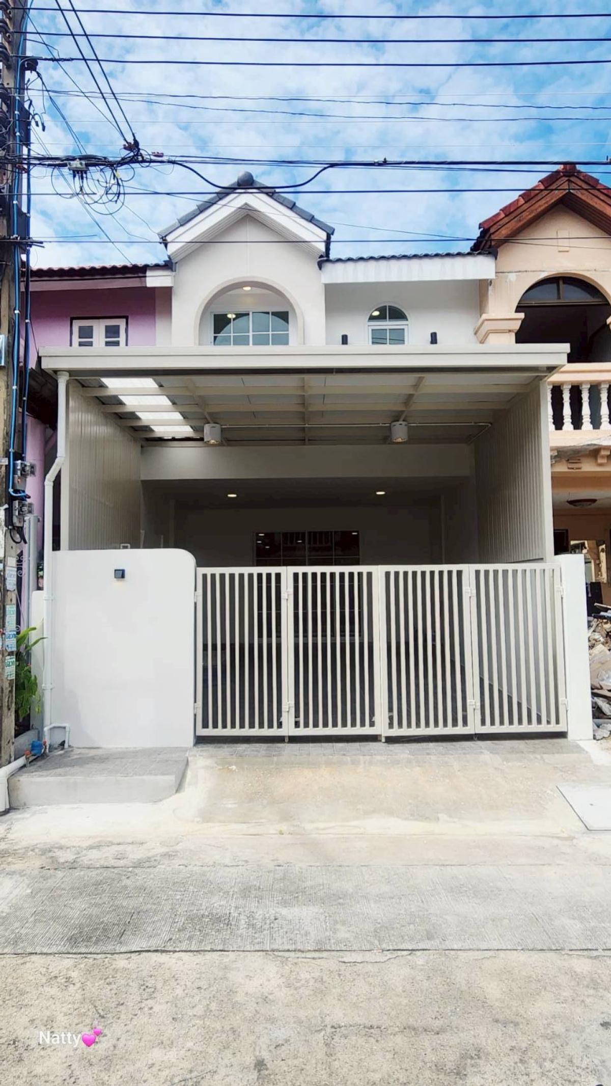 ขายทาวน์โฮมลาดพร้าว101 แฮปปี้แลนด์ : ขายทาวน์เฮ้าส์/ทาวน์โฮม  หมู่บ้านพิมพ์ทอง รีโนเวทใหม่ คลองเจ้าคุณสิงห์ เขต วังทองหลาง กรุงเทพ CX-132377