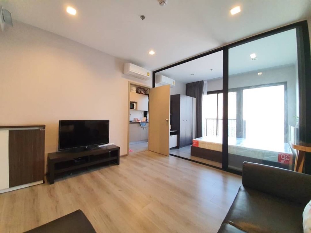 ให้เช่าคอนโดรัตนาธิเบศร์ สนามบินน้ำ พระนั่งเกล้า : ให้เช่า คอนโด politan rive ชั้น 43 ขนาด 30 ตร.ม. เฟอร์นิเจอร์ครบ ห้องกว้าง ราคาประหยัด