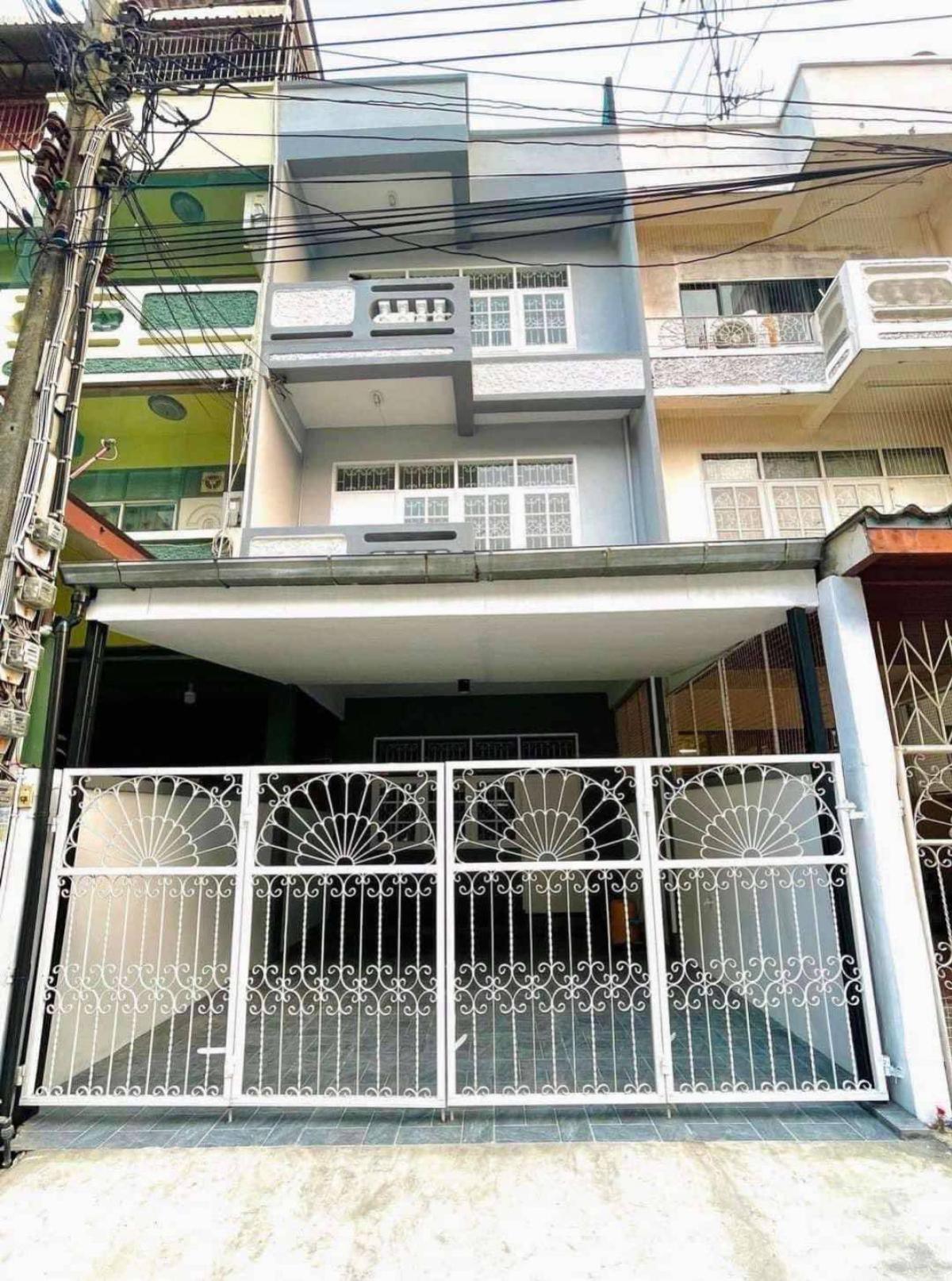 For SaleTownhomeKaset Nawamin,Ladplakao : For Sale Townhouse Nawamin 38 , wide frontage , newly renovated , Khlong Kum , Bung Kum , Bangkok , CX-134717