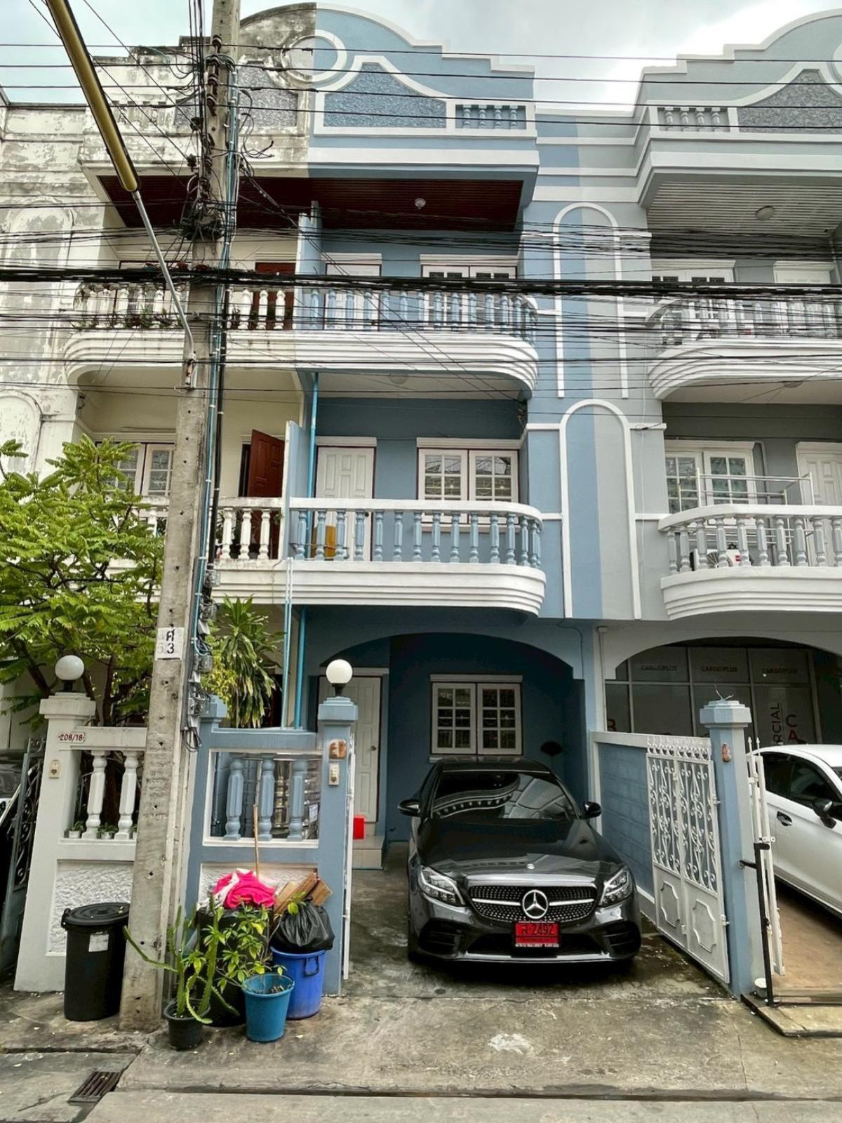 ขายทาวน์โฮมบางนา แบริ่ง ลาซาล : ขายทาวน์เฮ้าส์/ทาวน์โฮม  หมู่บ้านไพโรจน์ บางนาเหนือ เขต บางนา กรุงเทพ CX-132500