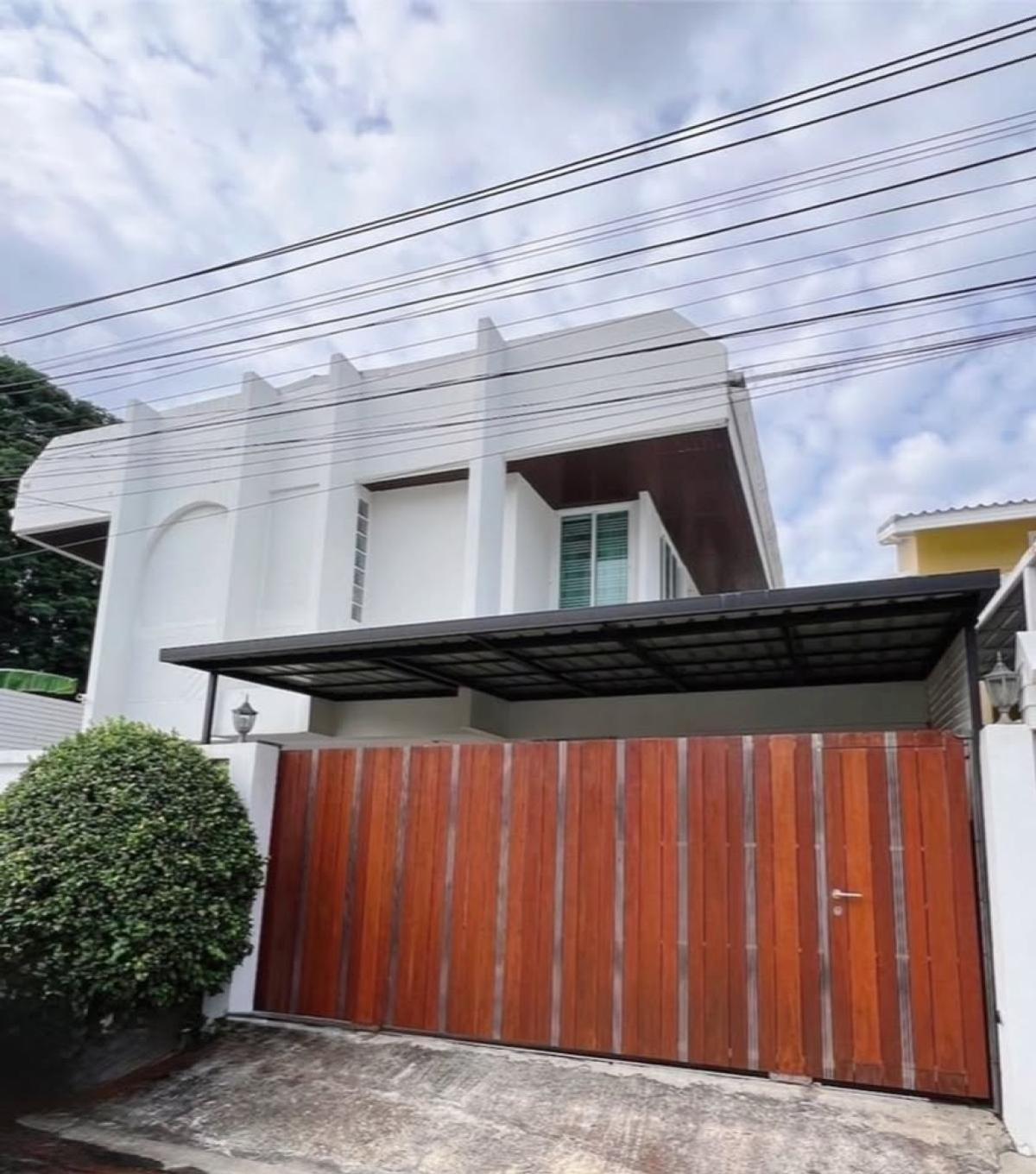For SaleHouseLadprao, Central Ladprao : For Sale 2-storey detached house on Vibhavadi 16 , newly renovated , Chomphon , Chatuchak , Bangkok , CX-135088