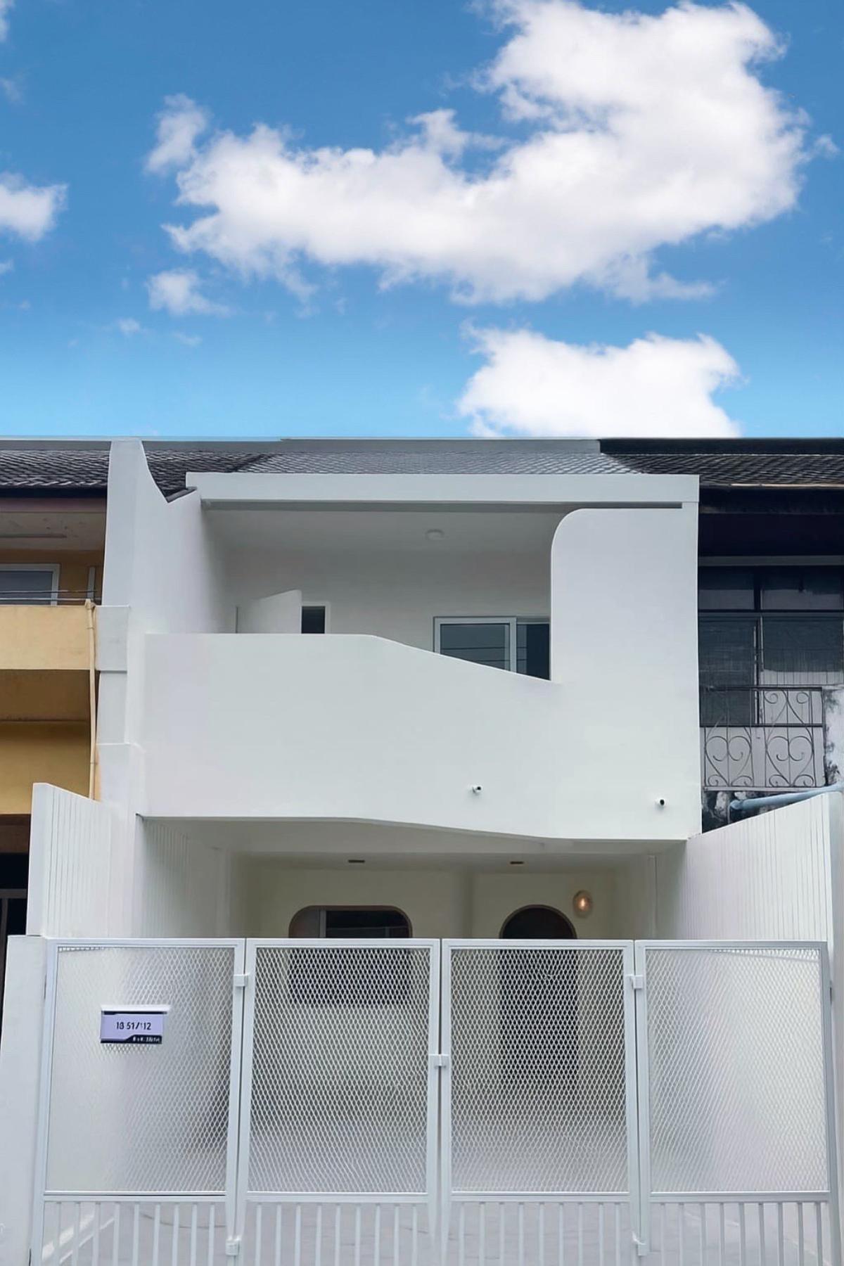 For SaleTownhomeOnnut, Udomsuk : For Sale 2-Storey Townhouse, Fully Renovated, Soi Udomsuk 47 , Phra Khanong , Bang Na , Bangkok , CX-136384