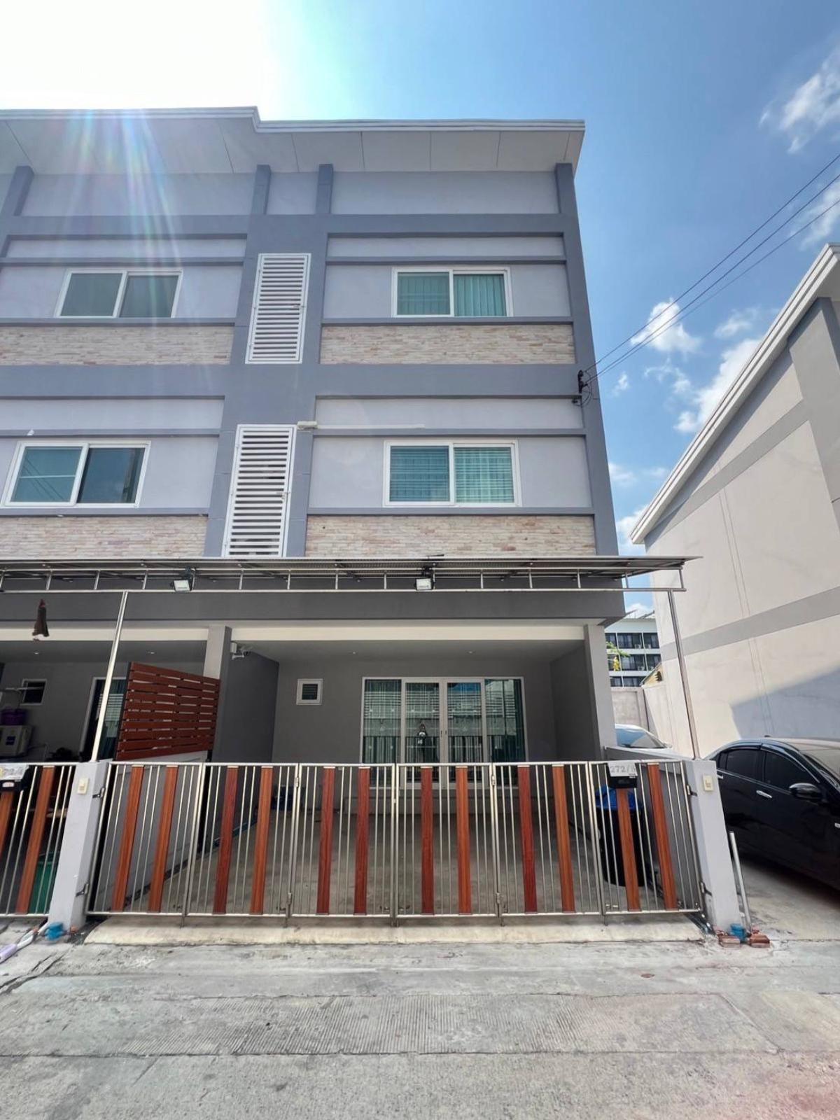 ขายทาวน์โฮมลาดกระบัง สุวรรณภูมิ : ขายทาวน์โฮม มือสองสภาพมือ1 โครงการ เดอะ กลอเรียส ลาดกระบัง (ลาดกระบังซอย3) ลาดกระบัง เขต ลาดกระบัง กรุงเทพ CX-130461