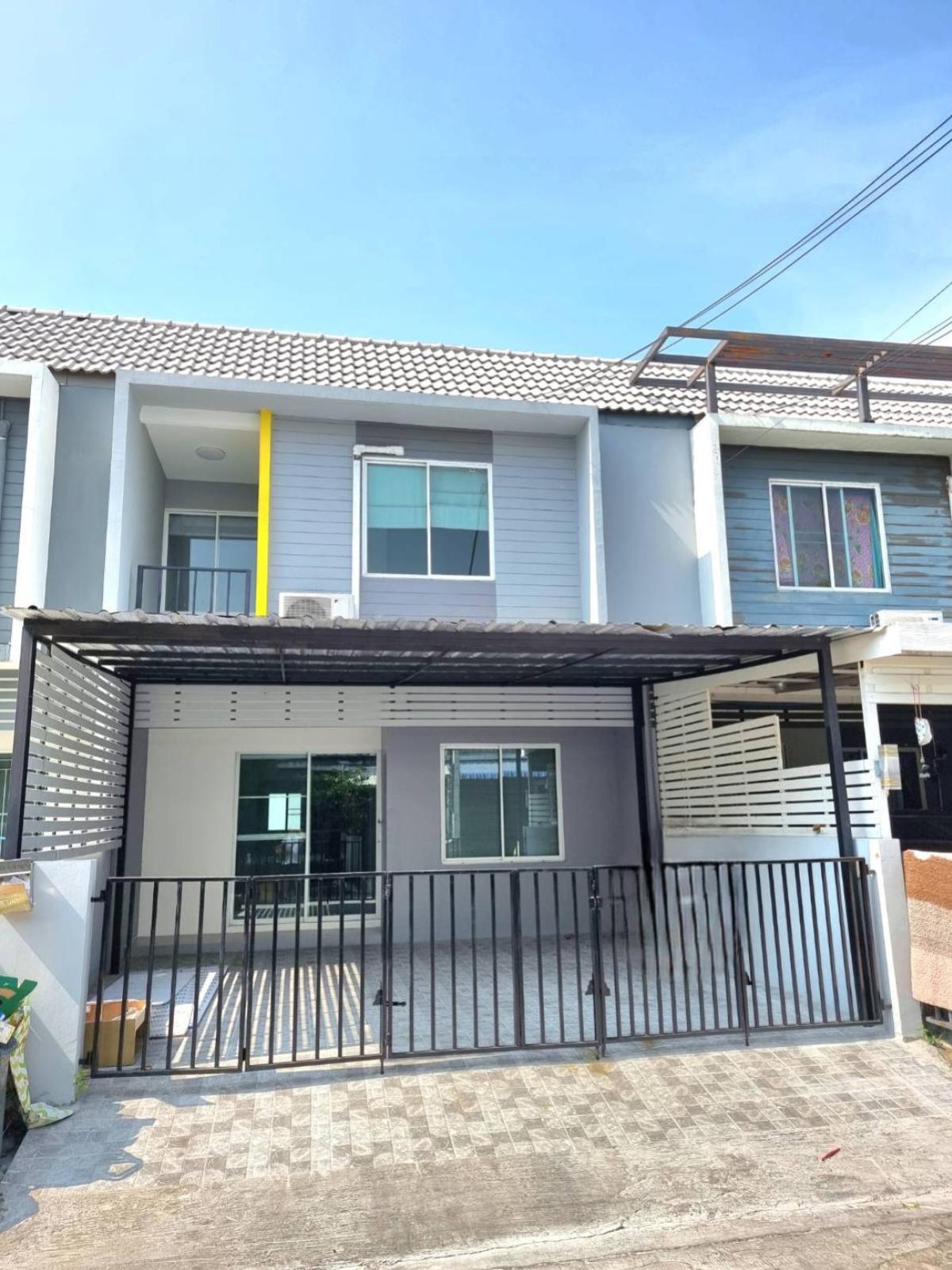 For SaleTownhomeSamut Prakan,Samrong : For Sale The Colors Premium Bangna Km.10 , newly renovated , Bang Phli Yai , Bang Phli , Samut Prakarn , CX-136973