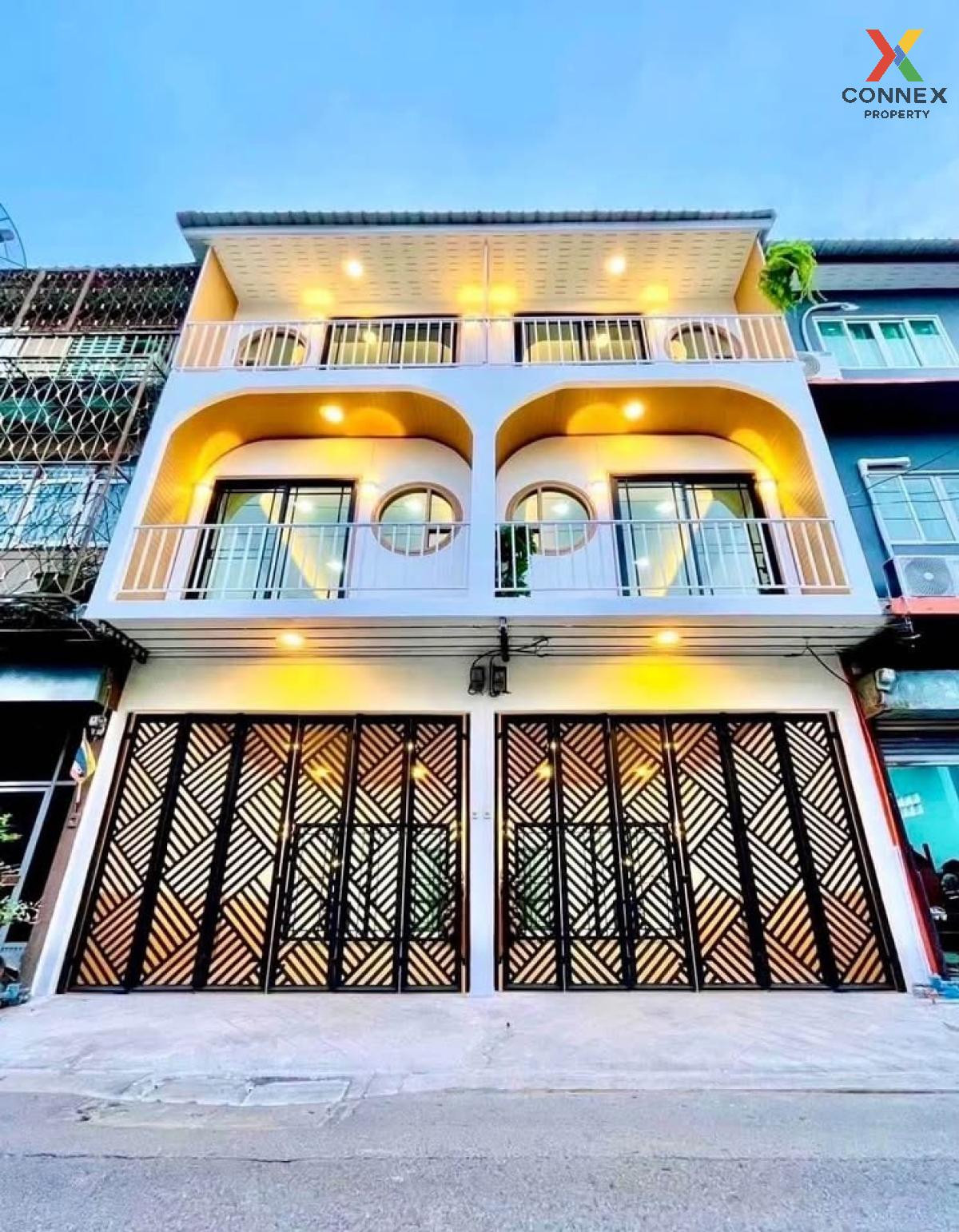 ขายทาวน์โฮมปิ่นเกล้า จรัญสนิทวงศ์ : ขายทาวน์เฮ้าส์ 3 ชั้น ซอยจรัญสนิทวงศ์ 85 บางอ้อ เขต บางพลัด กรุงเทพ CX-131465