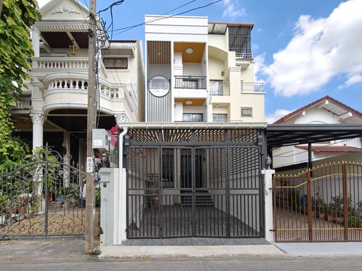 For SaleTownhomeSeri Thai, Ramkhamhaeng Nida : For Sale Townhome, Soi Serithai 17 , corner unit , newly renovated , Khlong Kum , Bung Kum , Bangkok , CX-142487