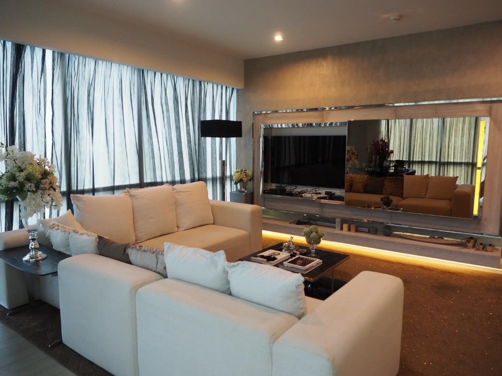 +++ Urgent rent, beautiful room+++ The Room Sukhumvit 21** 2 bedrooms, size 116 sq m, fully furnished. Loading...