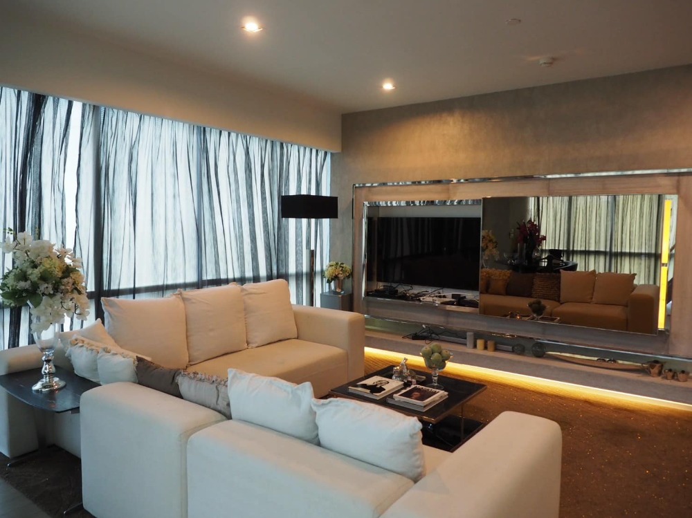 +++ Urgent rent, beautiful room+++ The Room Sukhumvit 21** 2 bedrooms, size 116 sq m, fully furnished. Loading...
