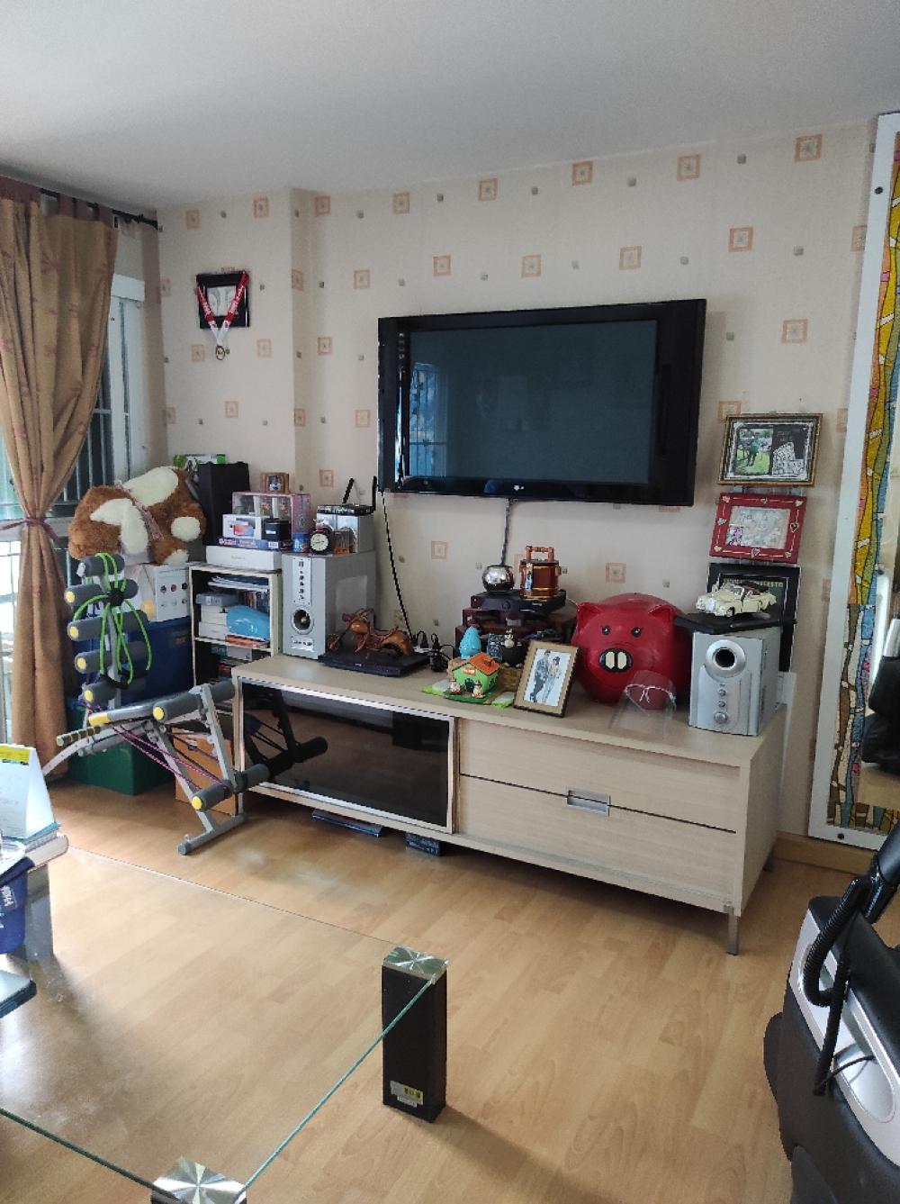 For SaleCondoRatchadapisek, Huaikwang, Suttisan : Condo near Huai Khwang MRT station 200m (sq m. @ 56xxx baht, there is no better value than this in this area) with electrical appliances. and fully furnished Ready to move in (The owner lives there himself. Never rented out ...definitely not shabby)
