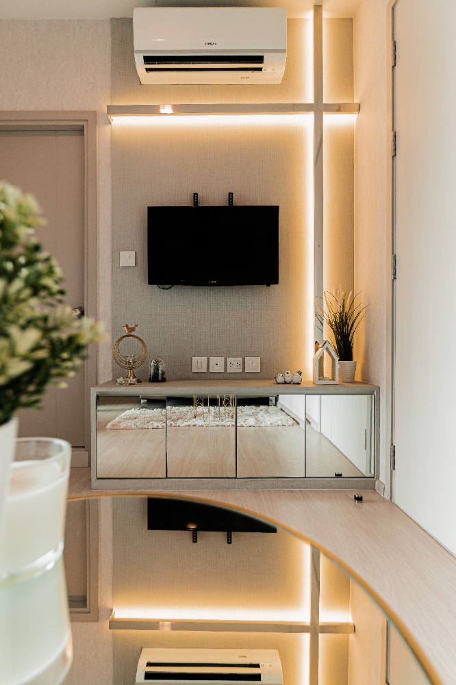 For SaleCondoOnnut, Udomsuk : Urgent sale, the owner sells by himself, with tenants, Building S, 27th floor, unblocked, open view, selling only 3.99 million.
