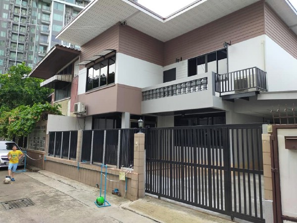 ให้เช่าบ้านสุขุมวิท อโศก ทองหล่อ : ⭐️⭐️ให้เช่าบ้านเดี่ยว 2 ชั้น ตกแต่งใหม่ loft style ใกล้ BTS เอกมัย ทำเลดี ใจกลางเมือง เข้าออกทั้งซอยสุขุมวิท 65 ทองหล่อ ซอยปรีดีพนมยงค์ เพชรบุรีตัดใหม่ พระราม 9 เลียบด่วนรามอินทรา พัฒนาการ