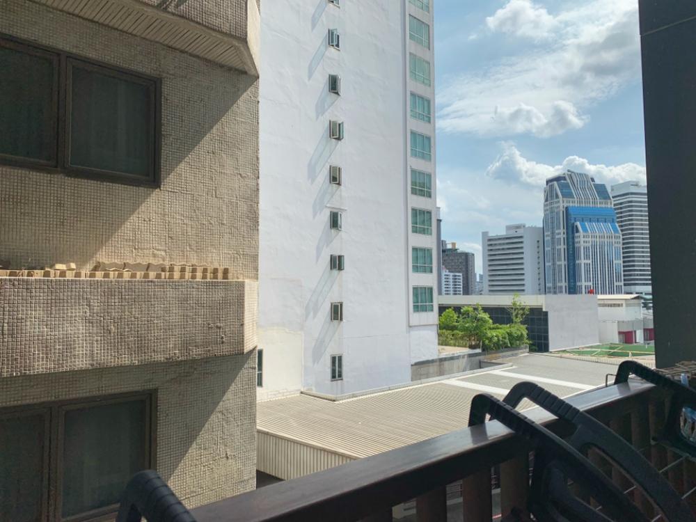 Sell  1 bedroom, 15 Sukhumvit Residences, 10th floor, area 45 sq.m., fully furnished with kitchen set. Loading...