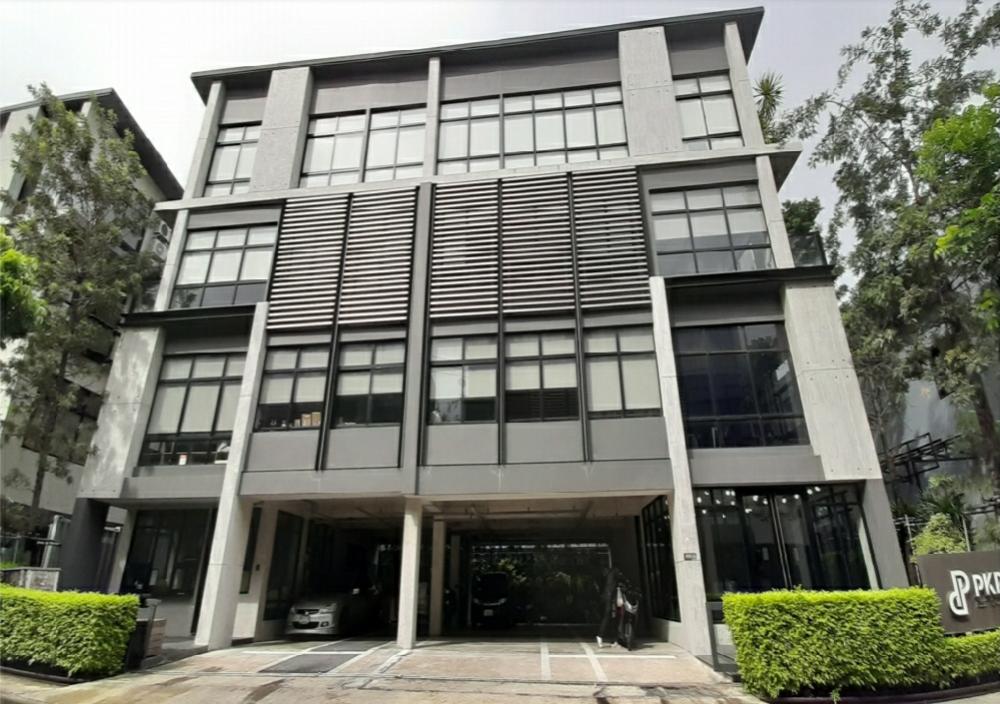 For RentOfficeYothinpattana,CDC : Sale/Rent: Fully Furnished Office, decorated in loft style Private parking for 12 cars, 10 minutes drive to Thonglor