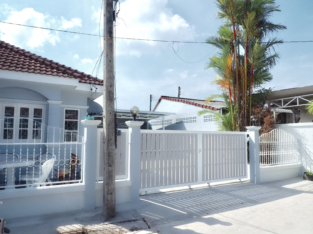 For SaleTownhomePhuket : A beautiful townhouse for sale. Phuket Villa 5 Chao Fah, Phuket. fully furnished wide space cheap price good location.
