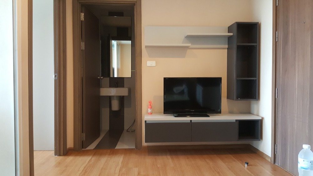 For RentCondoOnnut, Udomsuk : The owner released it! For rent: The BASE 77, opposite BigC On Nut, 30th floor, fully furnished, ready to move in, beautiful view over the pool, very high floor.