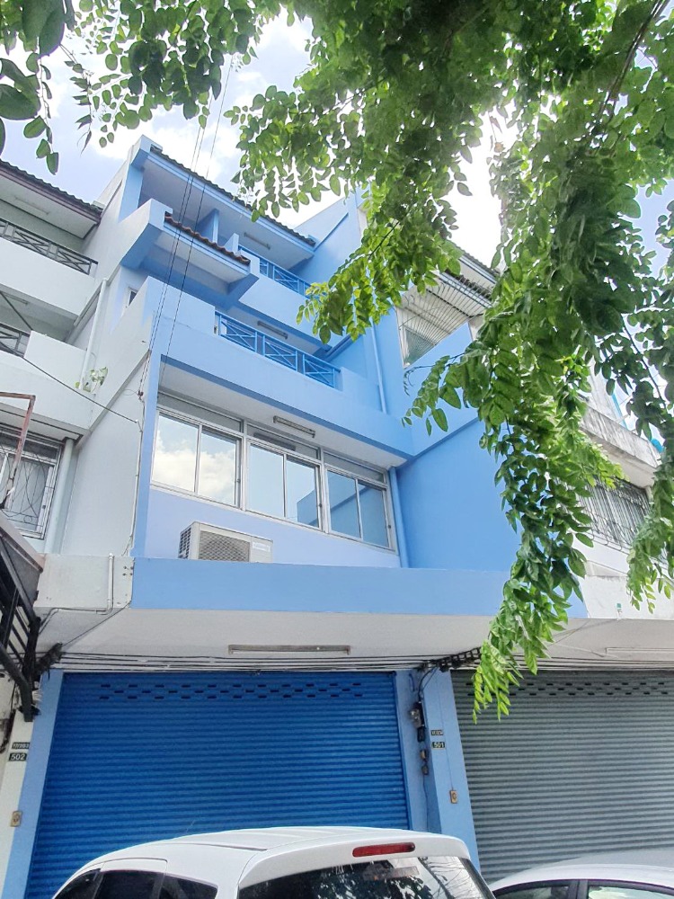 For RentShop HouseKaset Nawamin,Ladplakao : 4-storey commercial building for rent in Sukonthasawat, near Kaset, along the expressway, Ramintra, next to the road.