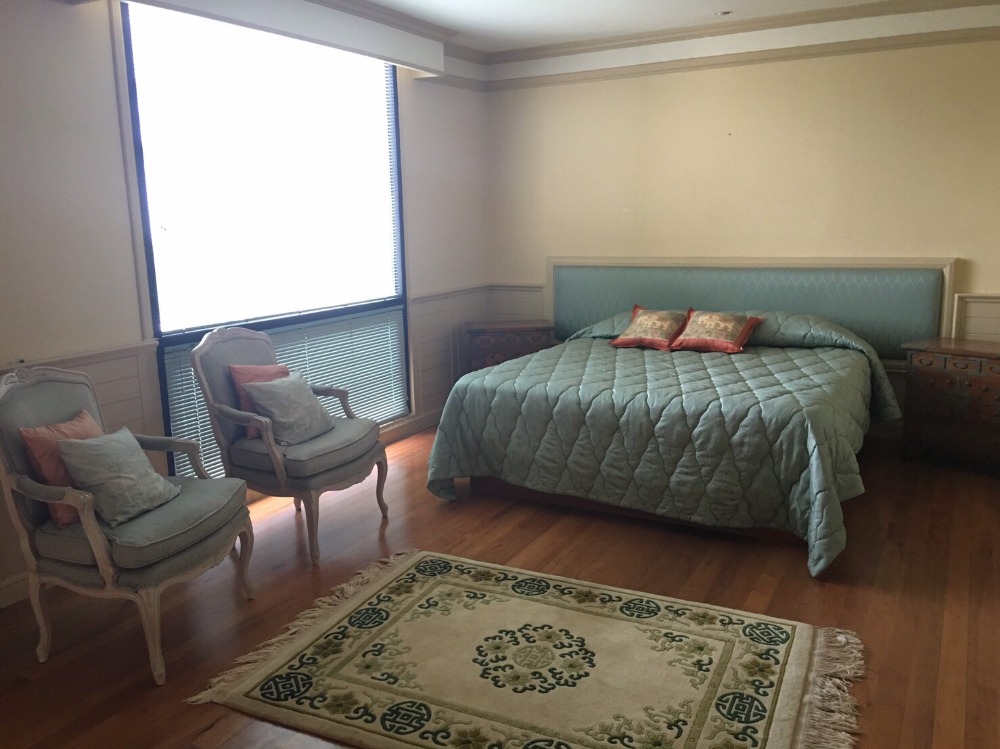 For RentCondoWitthayu, Chidlom, Langsuan, Ploenchit : Condo for rent :Somkid Gardens Type : 3 Bedroom 3 Bathroom  Size : 211 Sq.m  Floor : 6 Rent price 75,000 baht/month