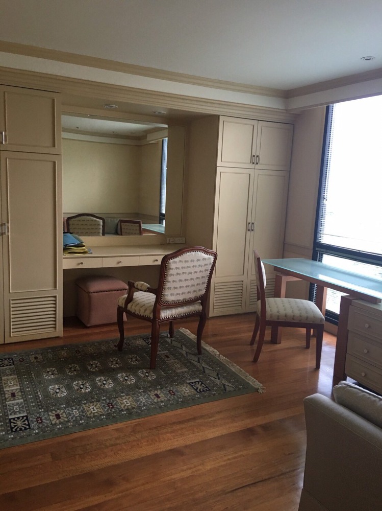 Condo for rent :Somkid Gardens Type : 3 Bedroom 3 Bathroom  Size : 211 Sq.m  Floor : 6 Rent price 75,000 baht/month Loading...