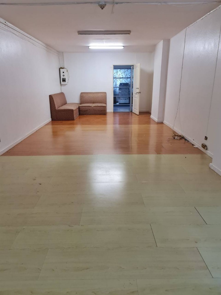 For RentCondoSathorn, Narathiwat : Office for rent, ITF Silom Palace Building, ITF Plalace, registered, BTS Chong Nonsi.