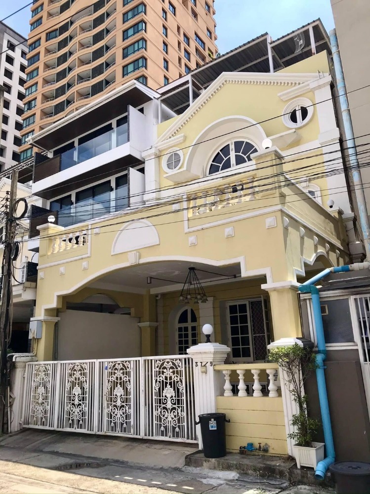 ให้เช่าทาวน์โฮมวิทยุ ชิดลม หลังสวน : 3472-A😊 For RENT ให้เช่าทาวน์โฮม 3 ชั้น, 4 ห้องนอน🚄ใกล้ BTS ราชดำริ🏢หลังสวน🔔พื้นที่บ้าน:33.00ตร.วา🔔พื้นที่ใช้สอย:660.00ตร.ม.💲เช่า:150,000฿📞O88-7984117,O65-9423251✅LineID:@sureresidence