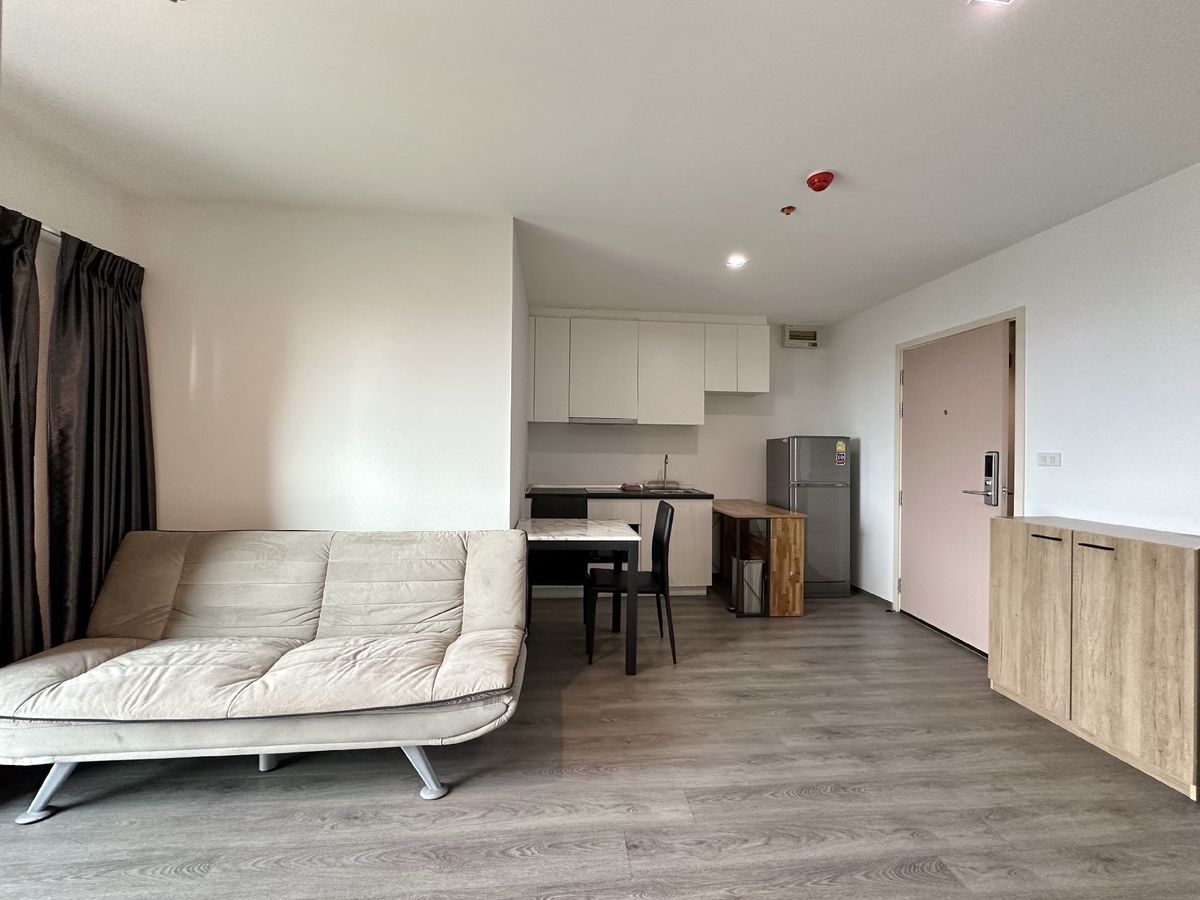 For RentCondoPattanakan, Srinakarin : For rent Rich Park Triple Station 35sqm. 15,000 Baht next to ARL Huamak, Yellow Line Huamak 