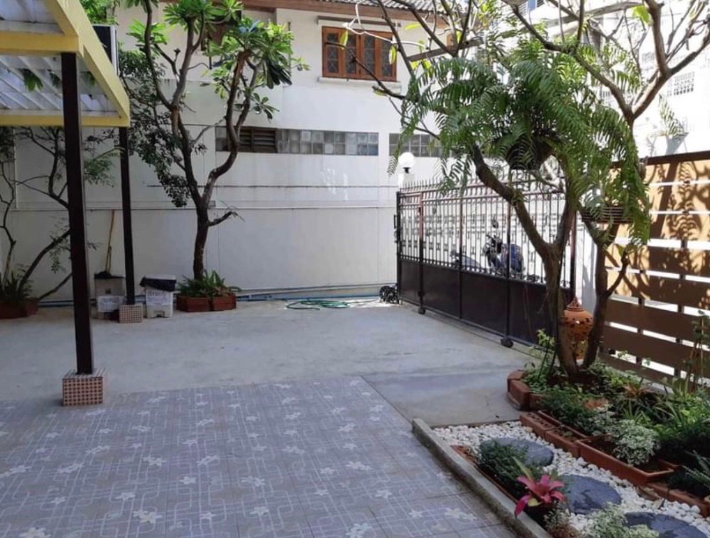 For RentHouseSukhumvit, Asoke, Thonglor : 3503-A😊 For RENT House for rent 2 storey, 3 bedrooms🚄near BTS Ekkamai🏢Sukhumvit 🔔 House area: 22.50 sq wa 🔔 Usable area: 180.00 sq m 💲 Rent: 90,000฿📞O88-7984117 ,O65-9423251✅LineID:@sureresidence