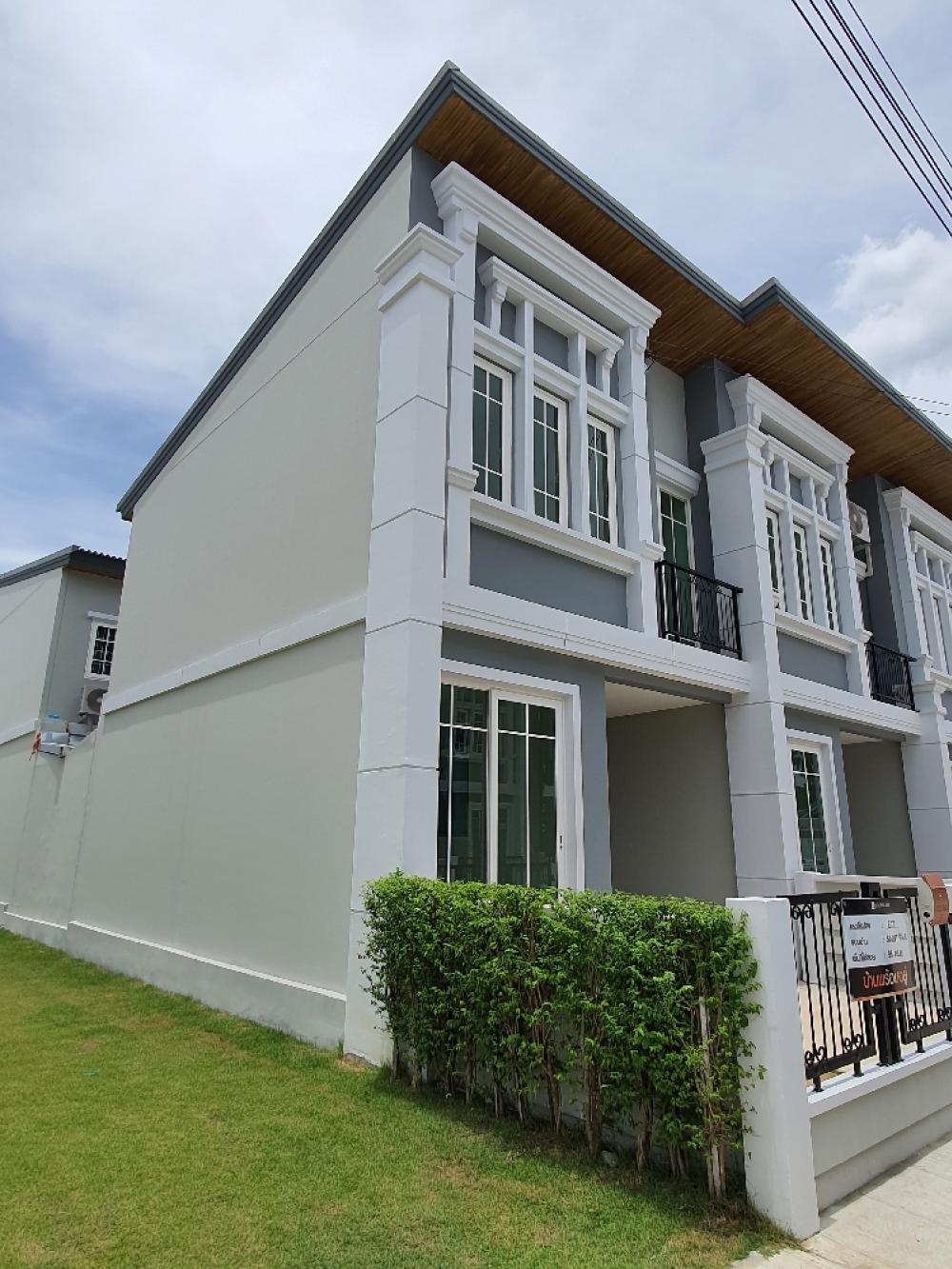 For RentTownhomeThaphra, Talat Phlu, Wutthakat : Townhome for rent, Golden Town Sathorn, corner unit, 3 bedrooms, 2 bathrooms, new house near Sathorn, next to the road, near BTS, economical price, better value than a condo.