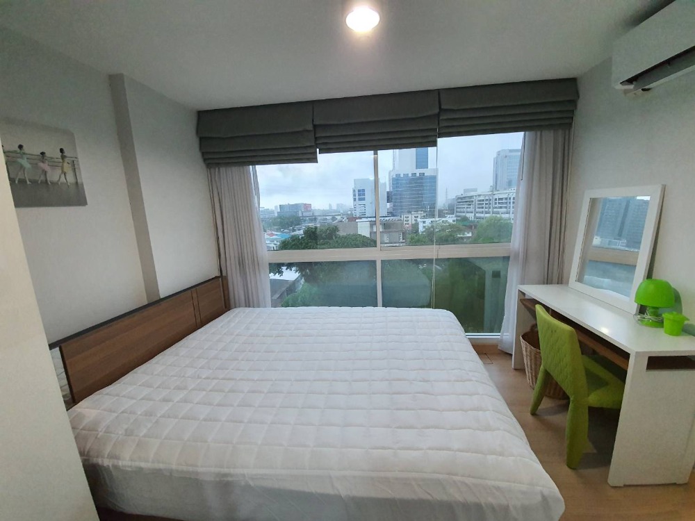 For RentCondoKasetsart, Ratchayothin : Condo for rent, sale, 200 meters from BTS Phahon 24 station, Chateau in Town, Soi Vibhavadi 30 (Phahon Yothin 21), 3 minutes walk to the BTS. Near Central Ladprao, Kasetsart University, 1 bedroom, 29 sq m., 8th floor, open and airy view, large windows, fl